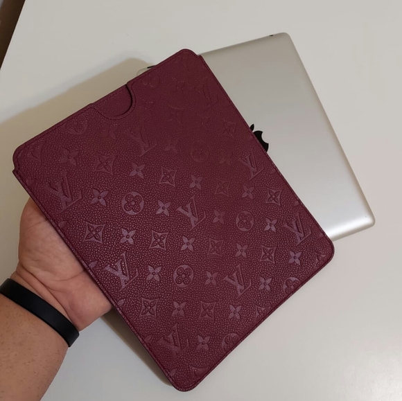 LOUIS VUITTON
Empreinte iPad Softcase Infini - Picture 4 of 10
